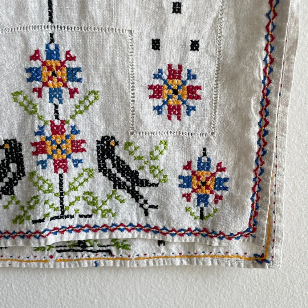 Table Runner White Hand-Embroidered Folk Art Birds Floral Handmade Vintage Home